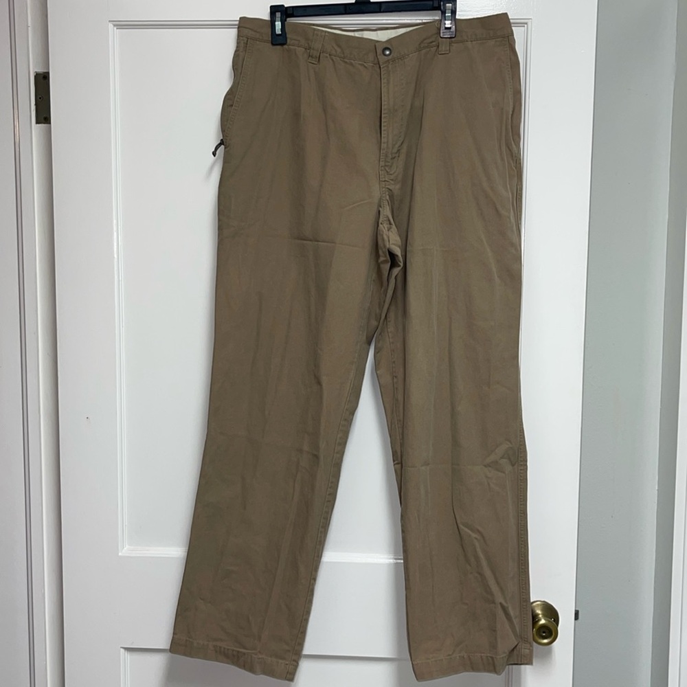 Men’s Columbia flat front, dark khaki pants